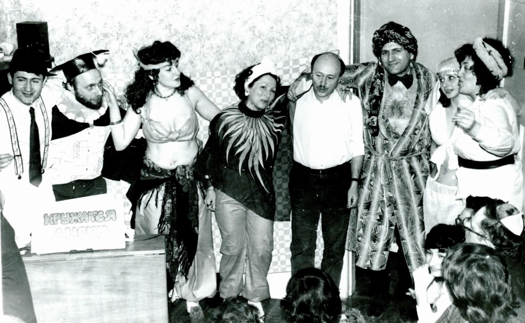 הצגת פורים בדירה שלנו אחרי שחזרתי מהמאסר